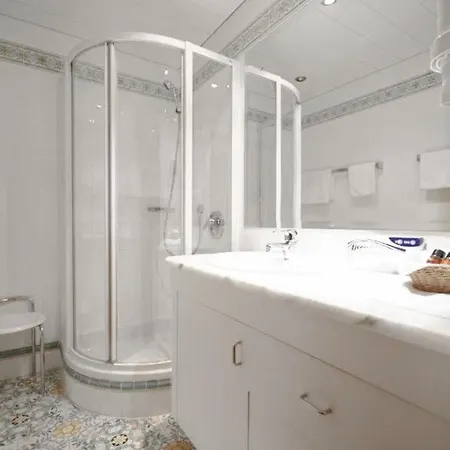 Hotel Alpenrose 4*